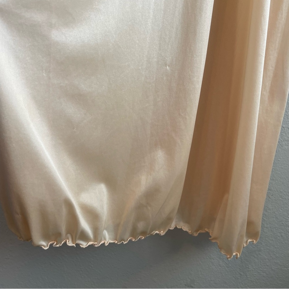 Vintage 1970s Lace-Trim Long Chemise Nightgown in Champagne - Picture 4 of 12